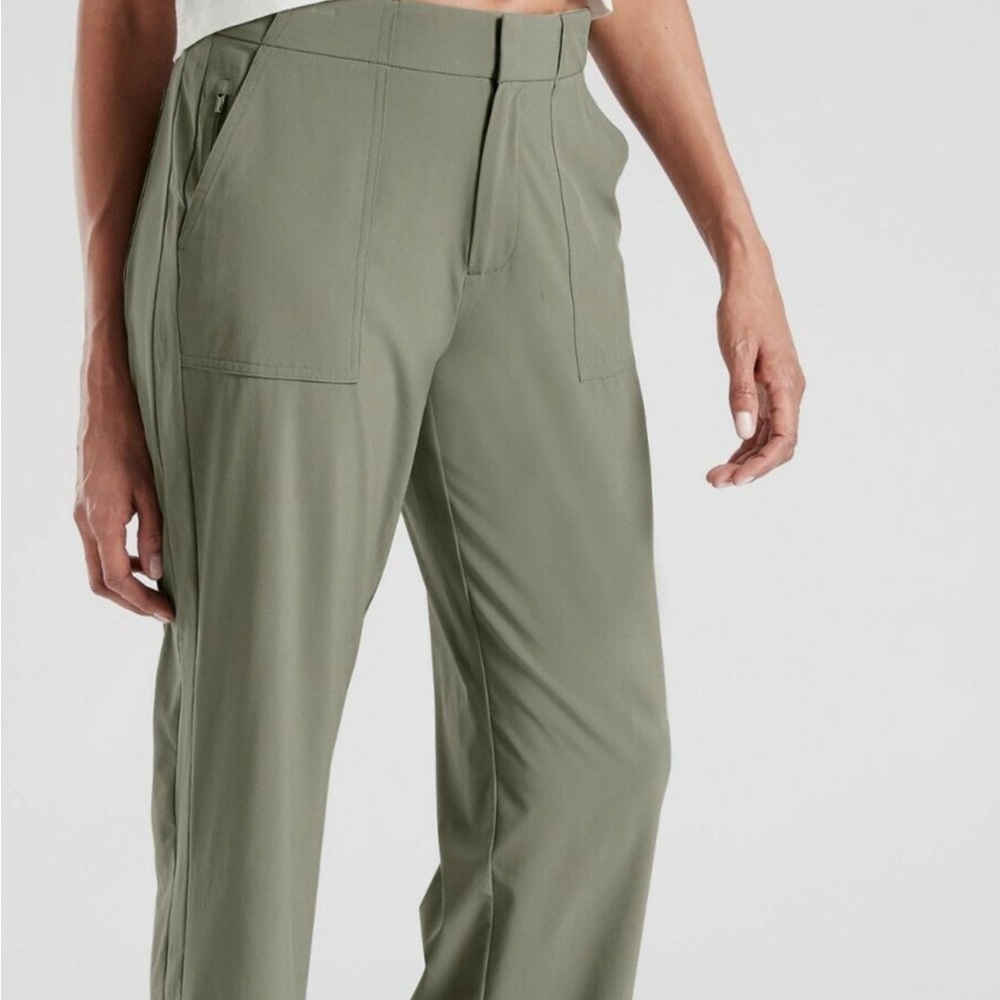 Athleta Tribeca Utility Crop, Laurel Olive SIZE 2